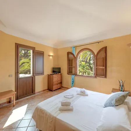 In A Private Apartment Pula
